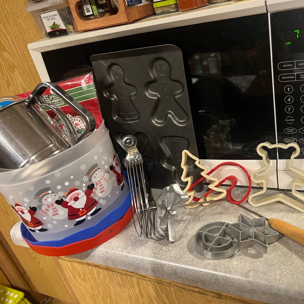 SALE 3️⃣for 1️⃣ GINGERBREAD baking mold with various bakeware